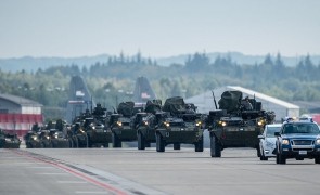 Încă o companie de infanterie mecanizată Stryker ajunge la malul Mării Negre