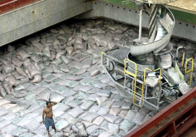 Nave încărcate cu cantităţi mari de zahăr se îndreaptă spre Rusia unde rafturile magazinelor s-au golit