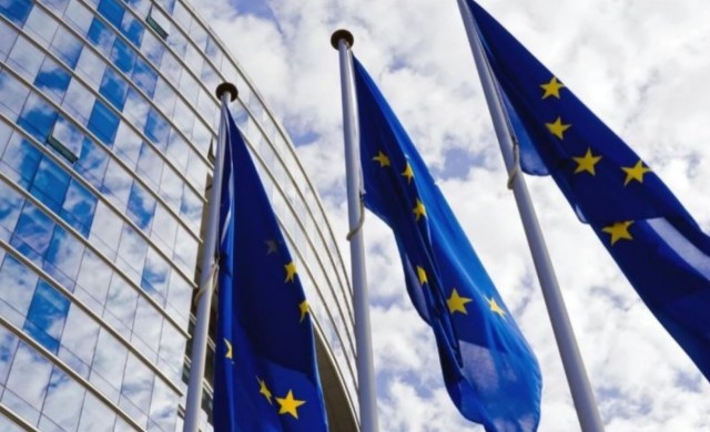 Bloomberg: Mii de români, rămași fără salarii din cauza sancțiunilor occidentale impuse Rusiei