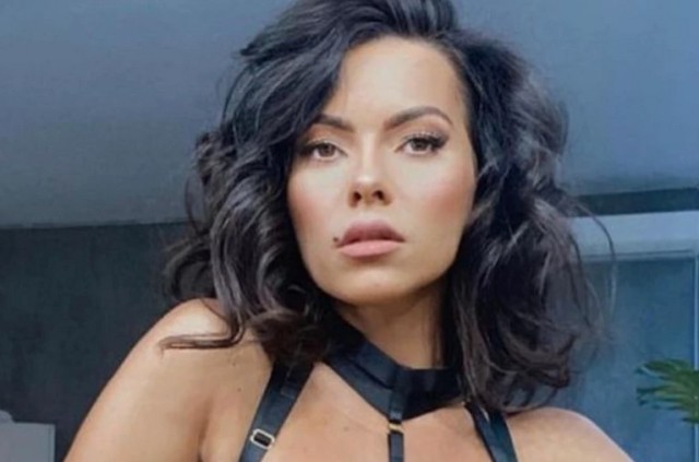 Inna, pictorial incendiar cu posteriorul la vedere