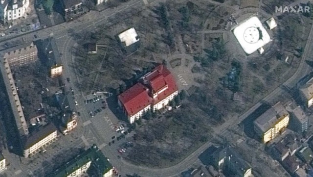 Cel puțin 300 de morți sub dărâmăturile Teatrului Dramatic din Mariupol