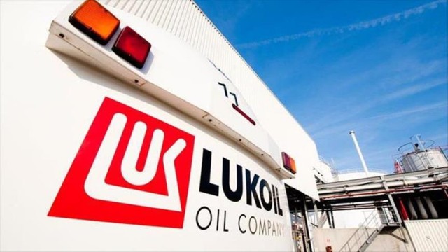 Reuters: Divizia de trading a Lukoil şi-a redus operaţiunile în urma sancţiunilor