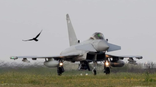 Aeronave Eurofighter Typhoon britanice au aterizat la Mihail Kogălniceanu