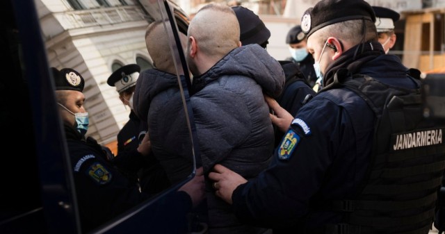 Avocat anchetat de DNA: a mituit un polițist