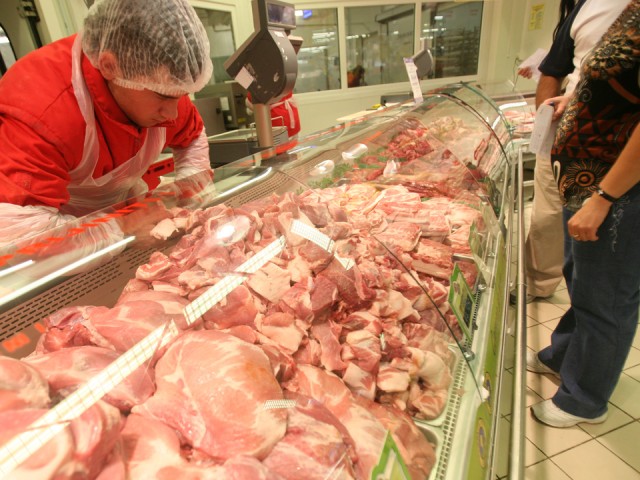 Fermierii anunţă scumpiri fără precedent la carne, lapte, legume şi fructe