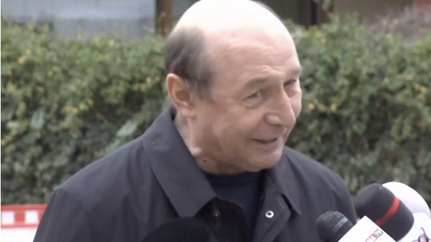 Băsescu: Căutăm apartament cu 3 camere, facturile sunt mari!