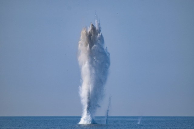 Momentul în care este distrusă mina găsită în Marea Neagră. VIDEO