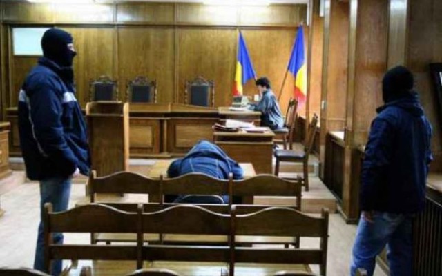 Percheziții în Constanța: Un traficant de droguri a fost arestat
