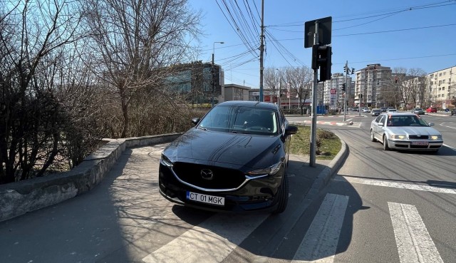 Din cauza lucrărilor, fiecare parchează unde apucă în Tomis III