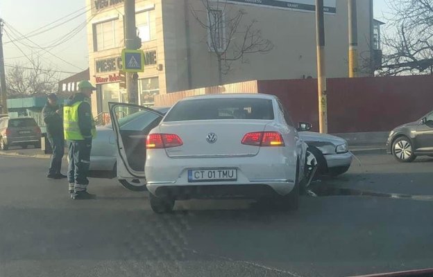 Accident rutier pe bulevardul Aurel Vlaicu. Doi copii au fost răniți