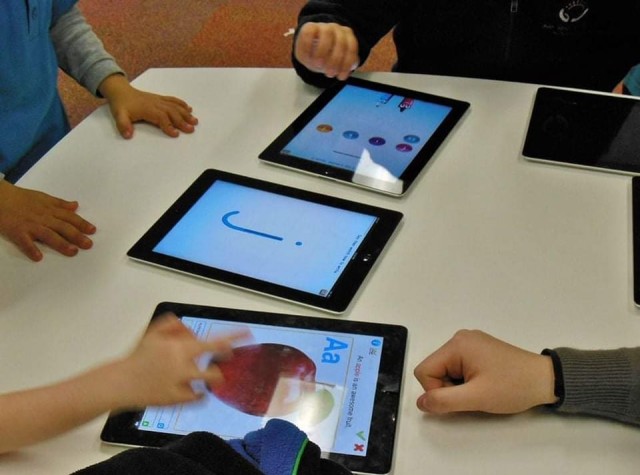 Primăria Cernavodă, proiect pentru dotarea școlilor cu echipamente IT