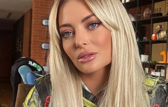 Delia a încins atmosfera pe Instagram! S-a fotografiat în cel mai mic top posibil