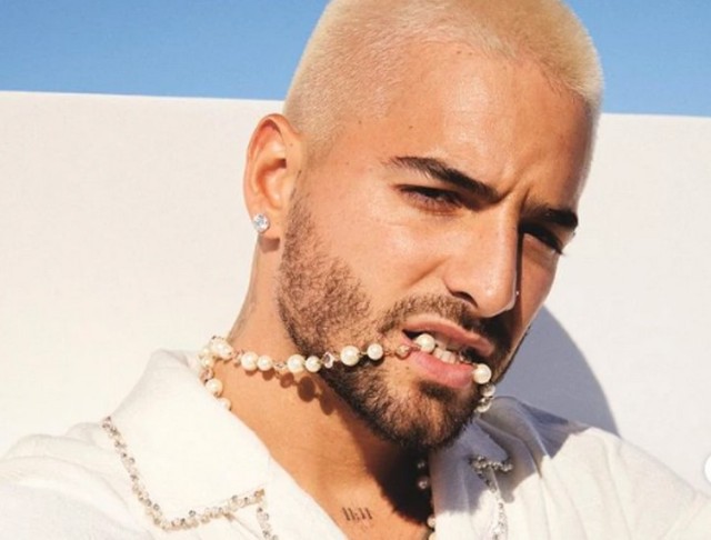 O admiratoare din public și-a aruncat lenjeria intimă pe scenă, la concertul lui Maluma!