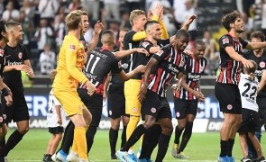 Bundesliga: Meciul Eintracht Frankfurt – Freiburg, întrerupt din cauza unor activişti de mediu