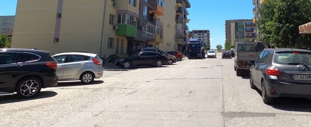 Locuitorii din Tomis Plus s-au săturat de prețurile mari la parcări