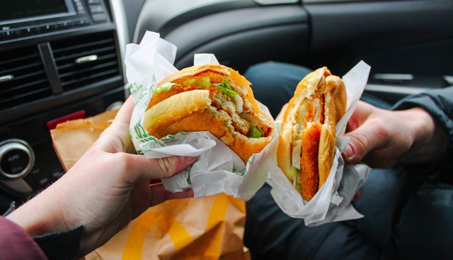 De câte minute de exerciții fizice ai nevoie pentru a arde caloriile din fast food