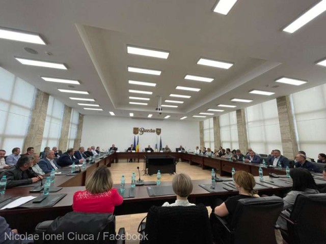 Ciucă - discuţii cu primari liberali: Până la sfârşitul lunii mai organizăm o întâlnire a Ligii Aleşilor Locali