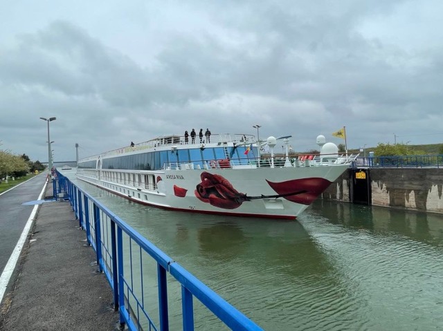 Nava fluvială de pasageri a Rosa Riva, escală în Portul Constanța