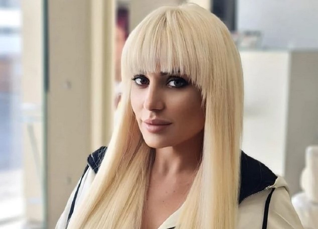 Bianca Rus și-a mărit buzele pentru noul videoclip