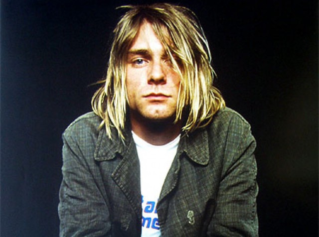 Chitara folosită de Kurt Cobain în videoclipul piesei 'Smells Like Teen Spirit' va fi scoasă la licitaţie
