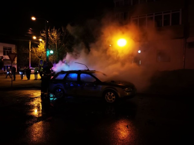 Un autoturism a ars, în Cernavodă