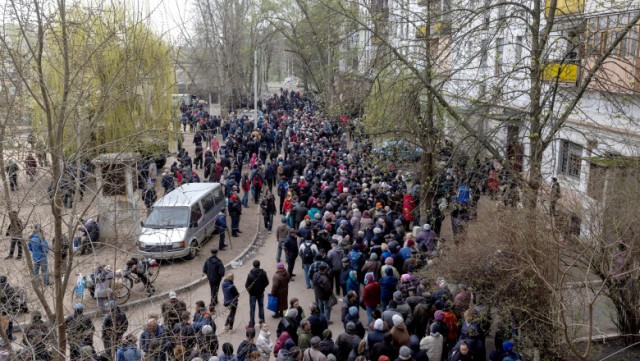 Nu mai e niciun loc sigur în Lugansk. Guvernatorul le cere civililor să plece 