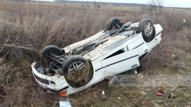 Mașină răsturnată, la ieșire din Hârșova spre Gârliciu