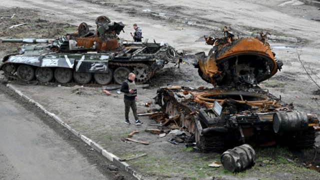 Cum a reușit Rusia să piardă sute de tancuri și mii de blindate în Ucraina