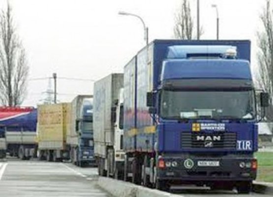 Canicula aduce restricţii de tonaj, duminică, pe drumurile din mai multe județe